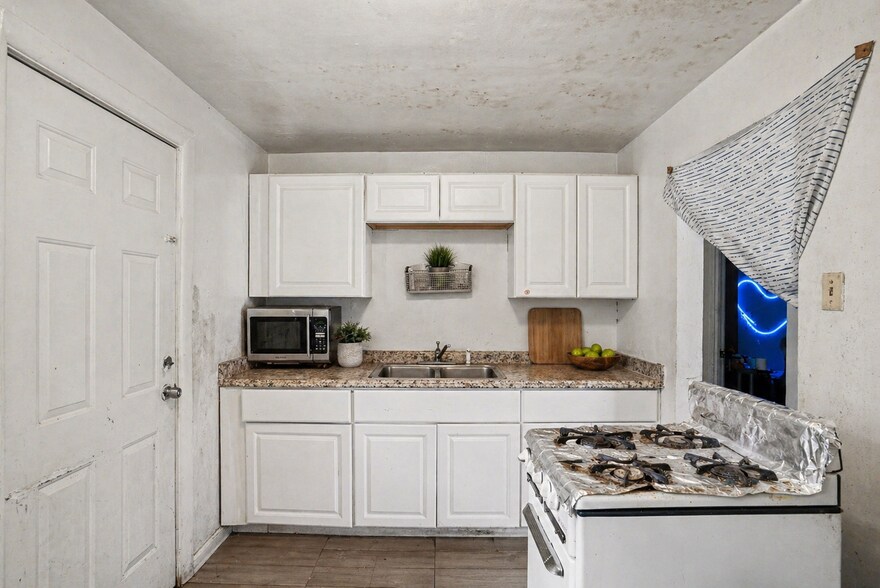 More Photos Of , Aurora Multifamily For Sale