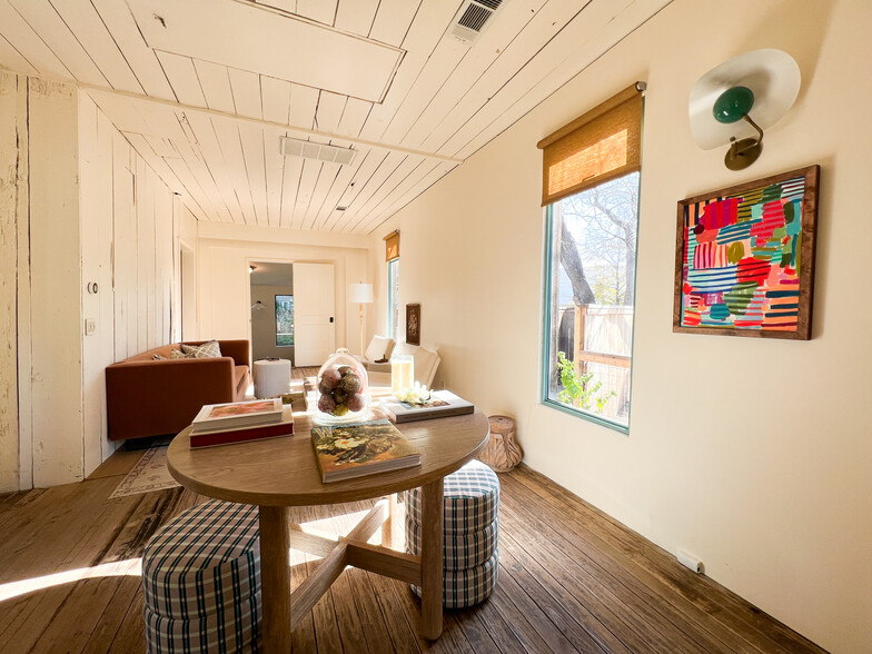 More Photos Of 2300 Coronado St, Austin Storefront Retail Office For Sale