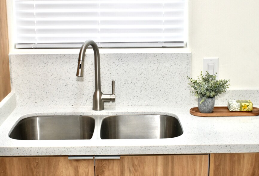 More Photos Of 2608 E Israel Ave, Alton Multifamily For Sale