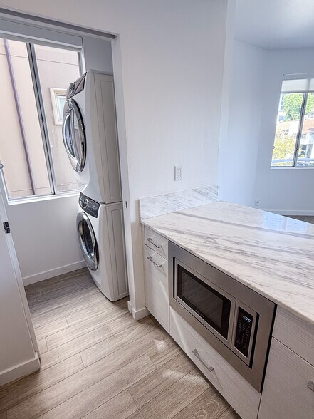 More Photos Of 8600 Burton Way, Los Angeles Apartments For Sale