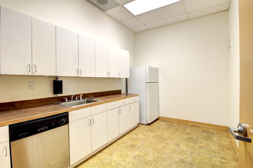 More Photos Of 290 Nickel St, Broomfield General Retail For Sale