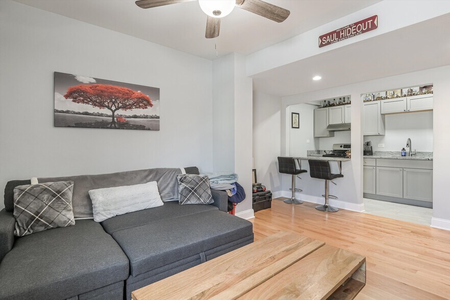 More Photos Of 5481 N Northwest Hwy, Chicago Storefront Retail Residential For Sale