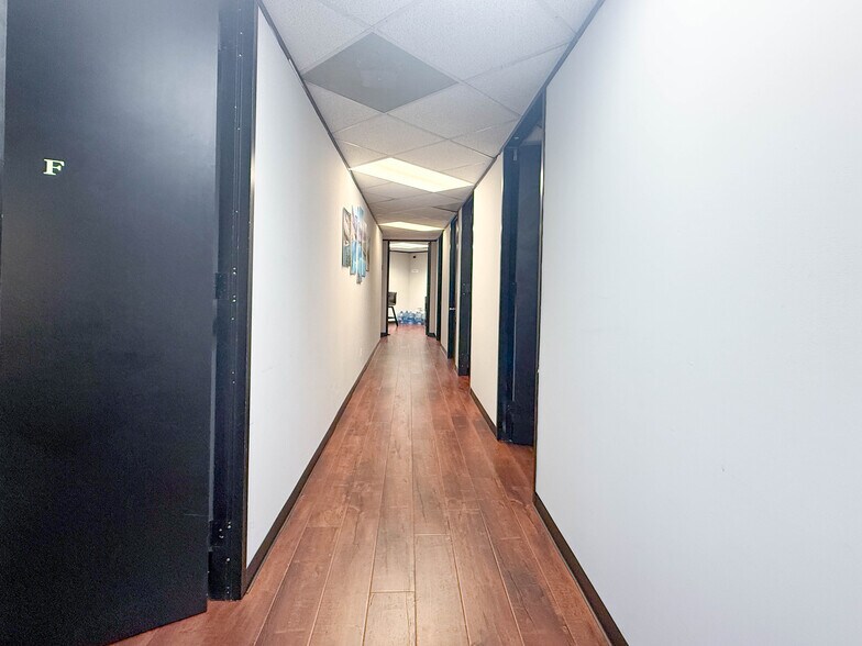 More Photos Of 6100 Corporate Dr, Houston Office For Sale