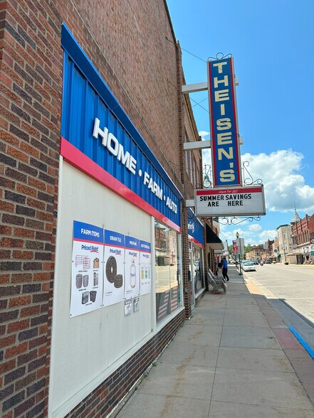 More Photos Of 232 E 1st St, Monticello Storefront Retail Office For Sale