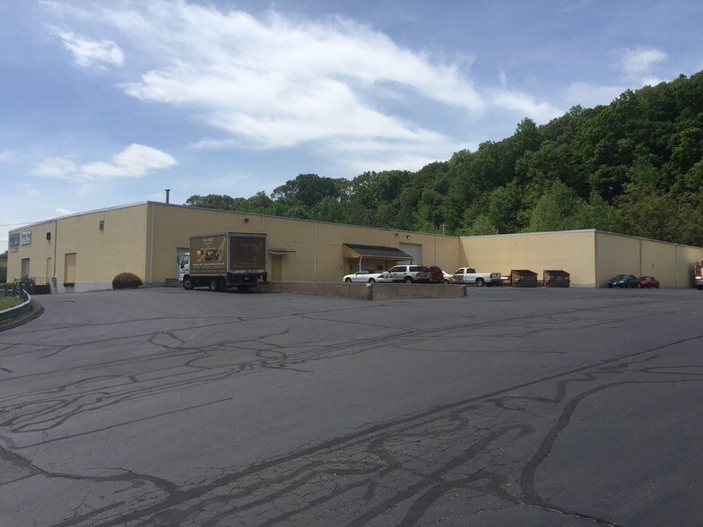 More Photos Of 71 S Turnpike Rd, Wallingford Manufacturing For Lease