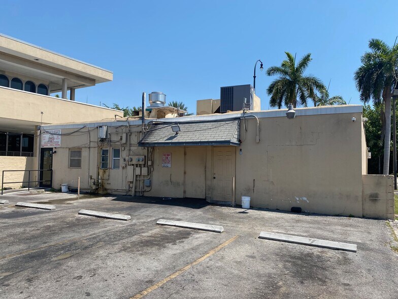 More Photos Of 1136-1140 E Hillsboro Blvd, Deerfield Beach General Retail For Sale
