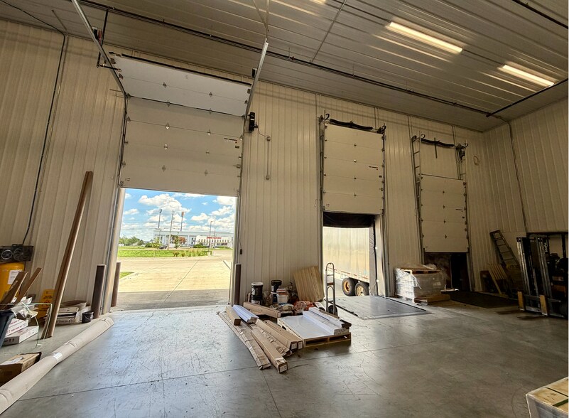More Photos Of 1008 Wylie Dr, Bloomington Industrial For Sale