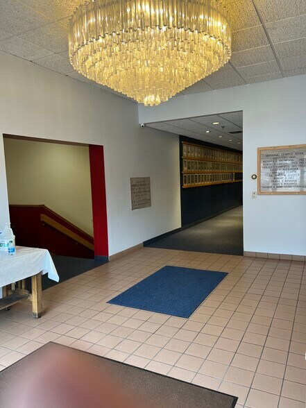 More Photos Of 2002 2nd St SW, Rochester Storefront Retail Office For Sale
