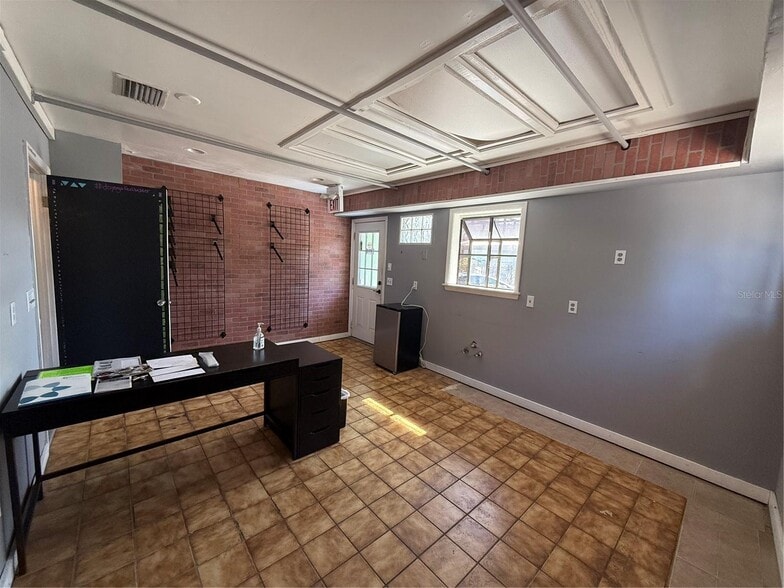 More Photos Of 5610 N Nebraska Ave, Tampa Office For Sale