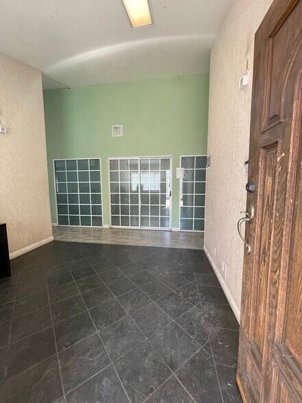 More Photos Of 8823 Fenwick St, Sunland Office For Lease