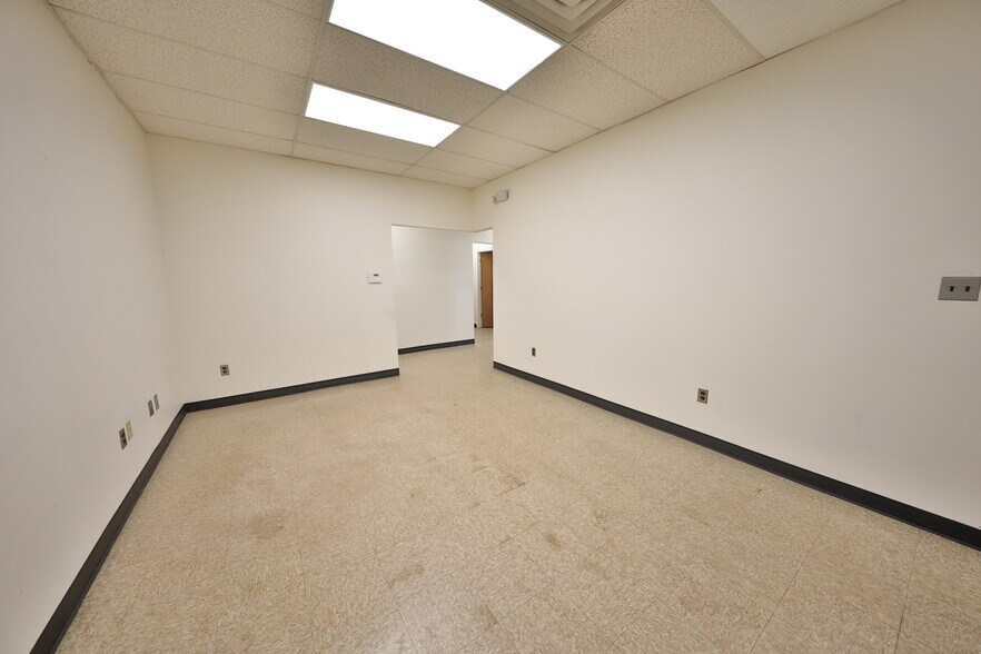 More Photos Of 12 Orben Dr, Landing Showroom For Lease