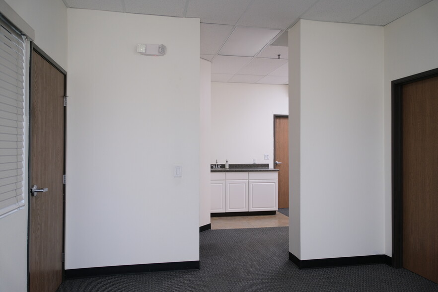 More Photos Of 4517 Market St, Ventura Light Distribution For Lease