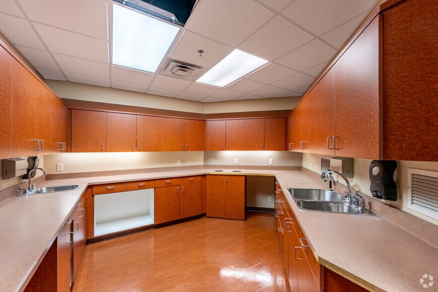 More Photos Of 360 Sherman St, Saint Paul Medical For Lease