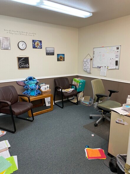 More Photos Of 1455-1463 W Center St, Orem Showroom For Lease
