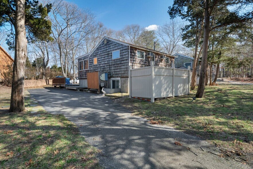 More Photos Of 14 E Landing Rd, Hampton Bays Multifamily For Sale