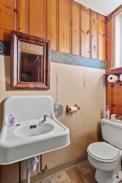 More Photos Of 147 S Springfield St, Saint Paris General Retail For Sale