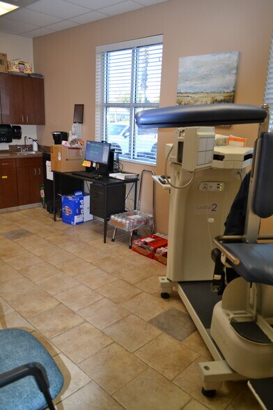 More Photos Of 6606 Stadium Dr, Zephyrhills Medical For Sale