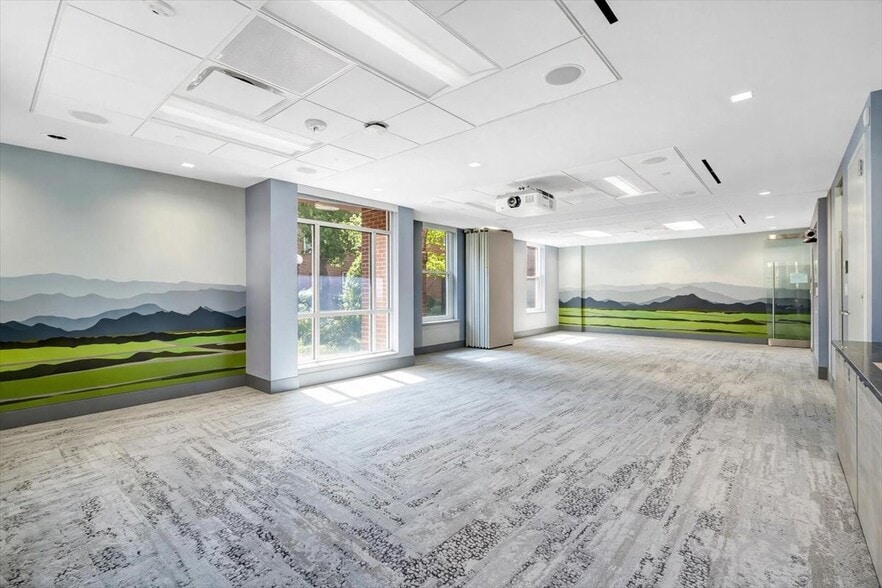 More Photos Of 4220 King St, Alexandria Office For Sale