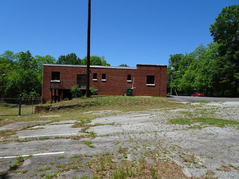 More Photos Of 910 Edgefield St, Greenwood Light Distribution For Sale