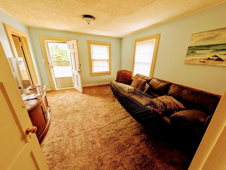 More Photos Of 850 Kinderton Rd, Clarksville Hospitality For Sale