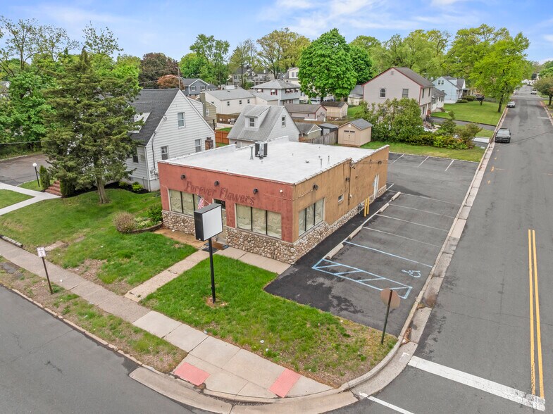 Primary Photo Of 136 Stelton Rd, Piscataway Freestanding For Sale
