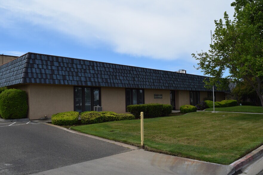 More Photos Of 579 Armstrong Way, Oakdale Industrial For Sale