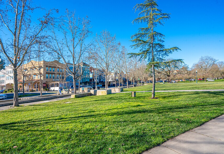 More Photos Of 220 Windsor River Rd, Windsor Apartments For Sale