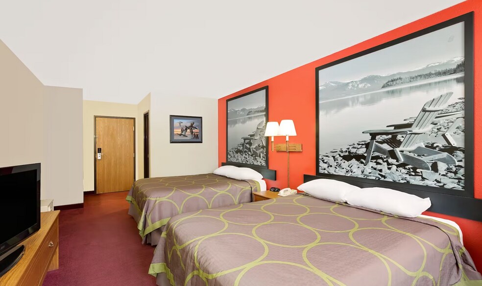 More Photos Of 109 W 8th St, Mound City Hotel For Sale