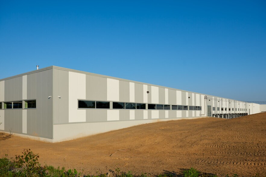 Primary Photo Of 8000 Av Blaise-Pascal, Montréal Distribution For Lease