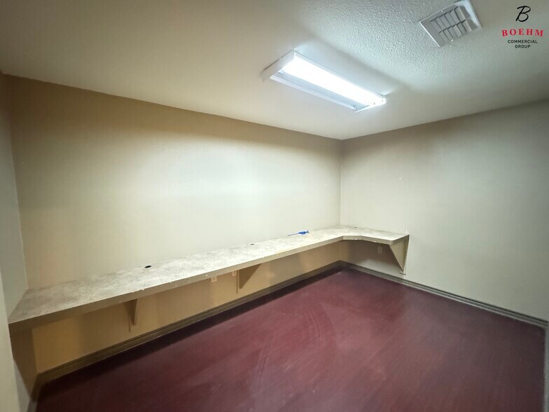 More Photos Of 2 Hill View Ln, Boerne Warehouse For Lease