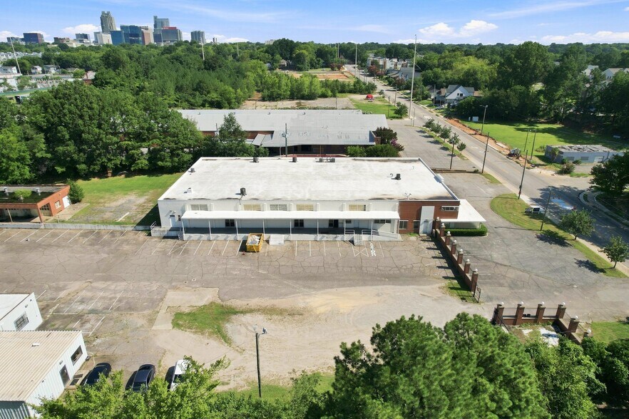 More Photos Of 1512 Garner Rd, Raleigh Warehouse For Lease
