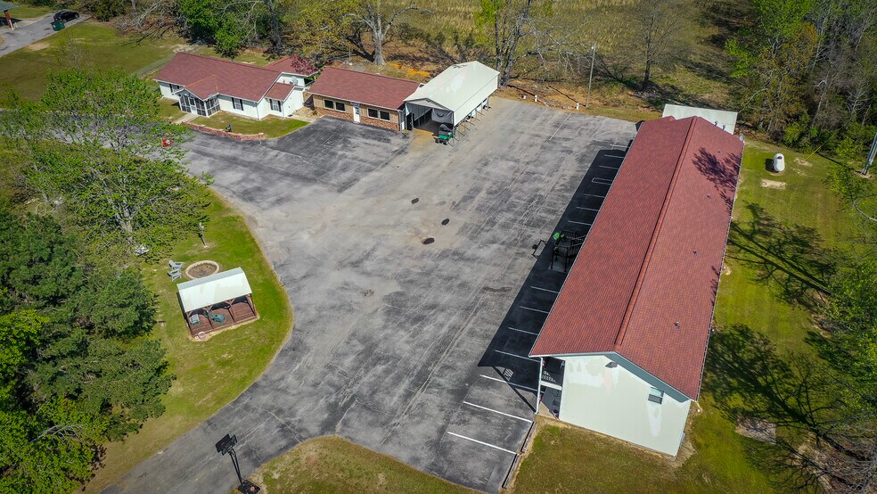 More Photos Of 8546 Edgemont Rd, Greers Ferry Hotel For Sale