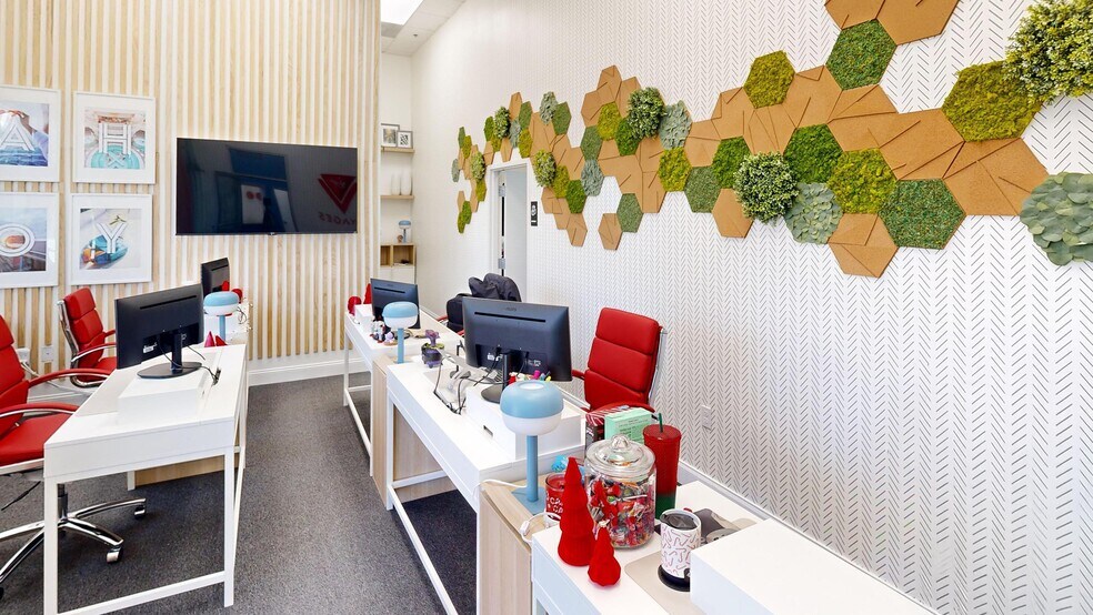 More Photos Of 7751 Kingspointe Pky, Orlando Light Distribution For Sale