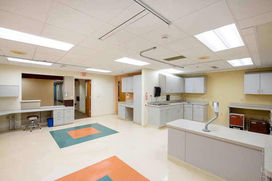 More Photos Of 17406 Royalton Rd, Strongsville Medical For Lease