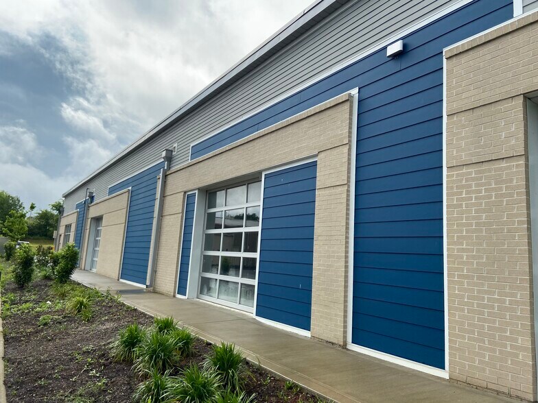 More Photos Of 4920 Port Royal Rd, Spring Hill Storefront For Lease