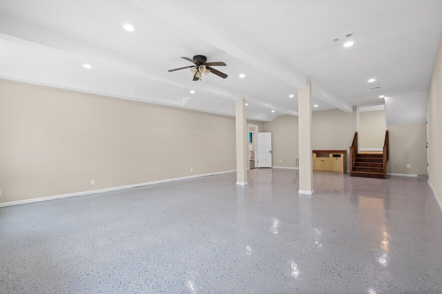 More Photos Of 8519 Chestnut Ave, Bowie Storefront For Sale