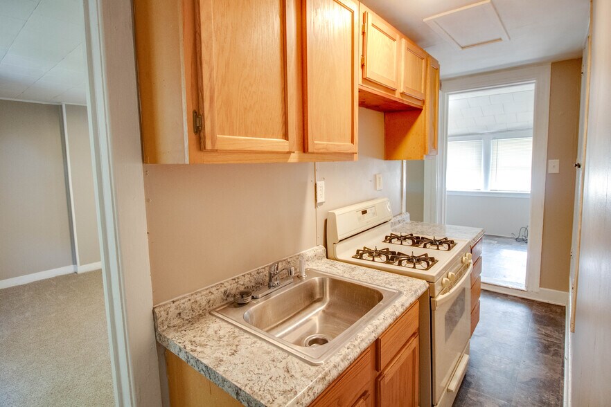 More Photos Of 1011 State St, Alton Apartments For Sale