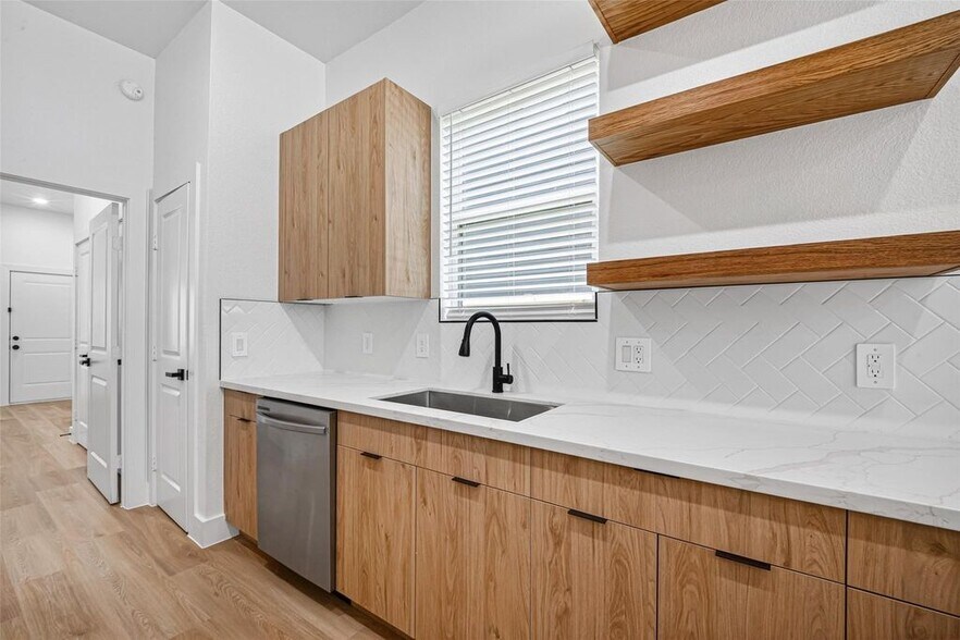 More Photos Of 7840 Nashville Unit A/B Street, Houston Apartments For Sale