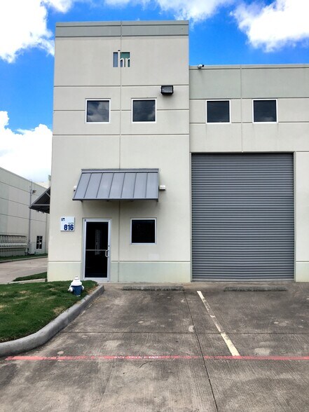 Primary Photo Of 5750 N Sam Houston Pky E, Houston Warehouse For Lease