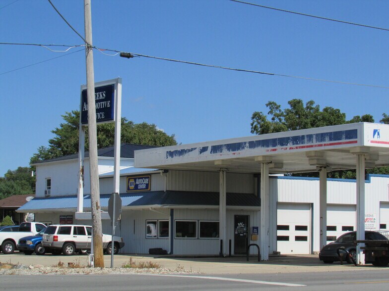 Primary Photo Of 5982 W State Road 32, Anderson Service Station For Sale