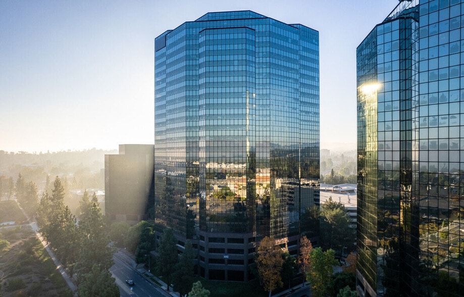 More Photos Of 21650 Oxnard St, Woodland Hills Office For Lease