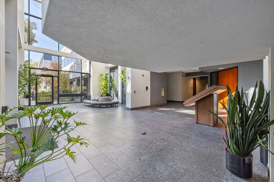 More Photos Of 100 Willow Plz, Visalia Medical For Sale