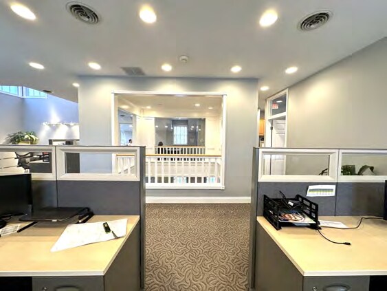 More Photos Of 214 Aberdeen Dr, Valparaiso Office For Sale