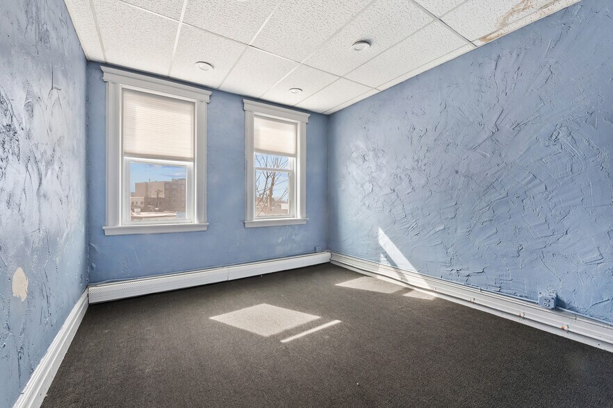 More Photos Of 507 32nd St, Union City Storefront Retail Office For Sale