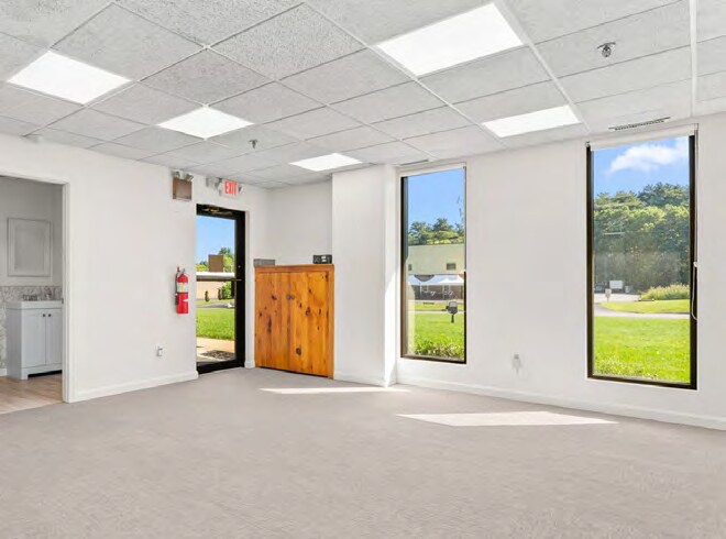 More Photos Of 20 Scotland Blvd, Bridgewater Warehouse For Lease