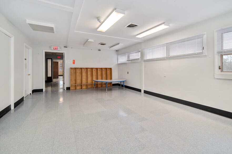 More Photos Of 4956 NY-30, Schoharie Flex For Sale
