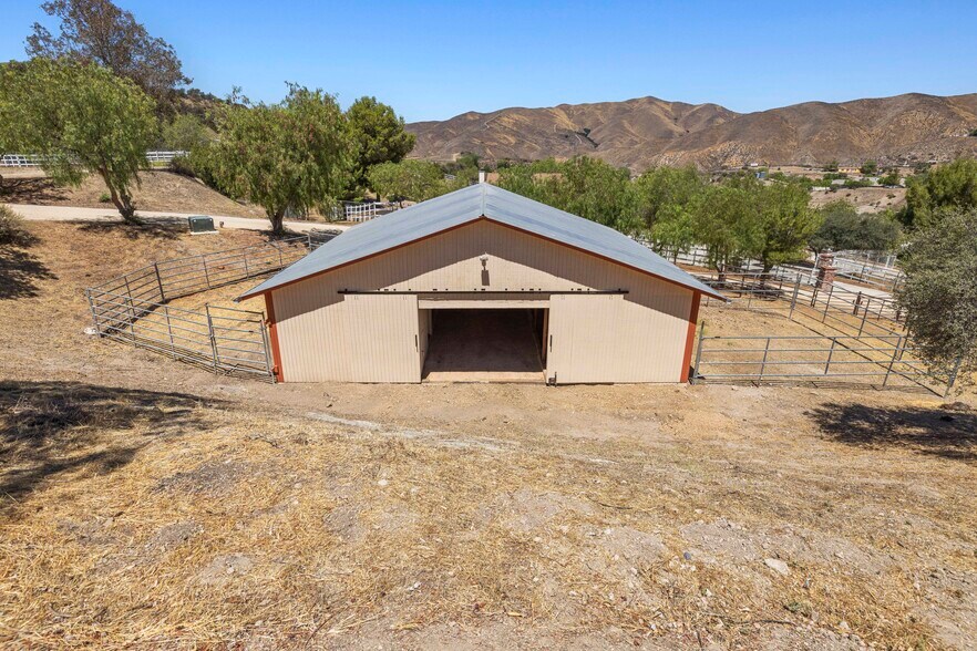 More Photos Of 13620 Pales Rd, Agua Dulce Specialty For Lease