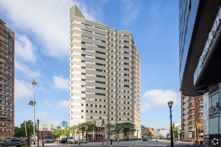 More Photos Of 95 Christopher Columbus Dr, Jersey City Office For Lease