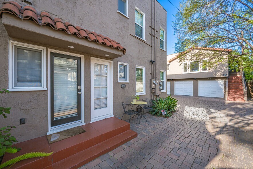 More Photos Of 745 N Hayworth Ave, Los Angeles Apartments For Sale