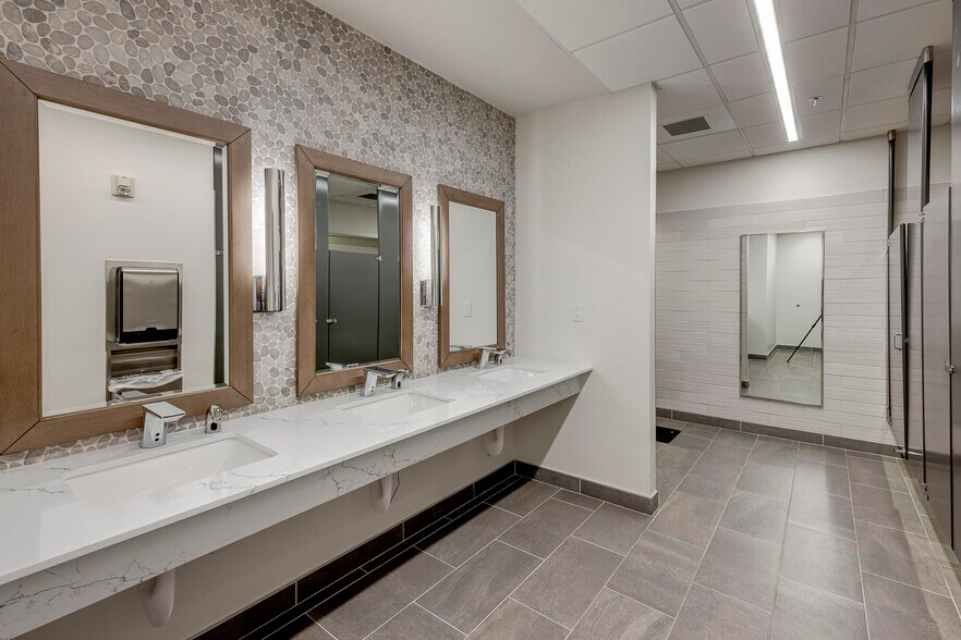 More Photos Of 19020 33rd Ave W, Lynnwood Office For Lease